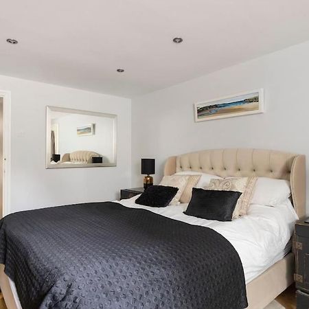 2 Double Bedroom Large Modern Self Contained Apartment Free Parking Camberley Eksteriør billede