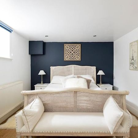 2 Double Bedroom Large Modern Self Contained Apartment Free Parking Camberley Eksteriør billede
