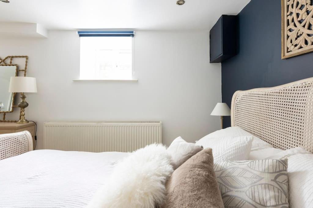 2 Double Bedroom Large Modern Self Contained Apartment Free Parking Camberley Eksteriør billede