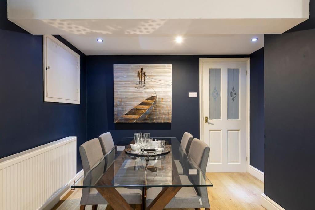 2 Double Bedroom Large Modern Self Contained Apartment Free Parking Camberley Eksteriør billede