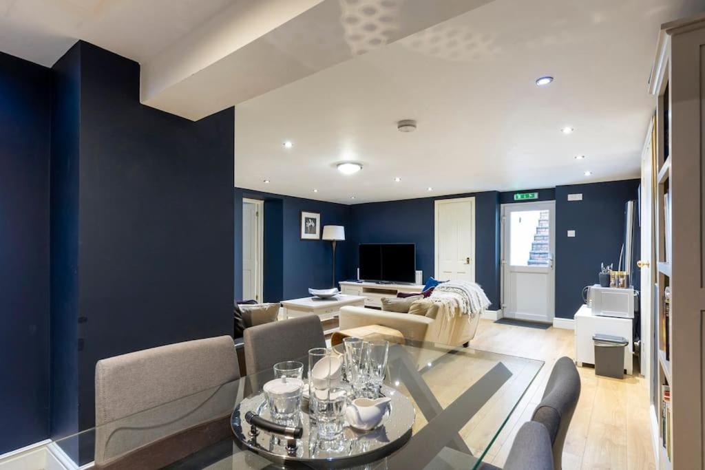 2 Double Bedroom Large Modern Self Contained Apartment Free Parking Camberley Eksteriør billede