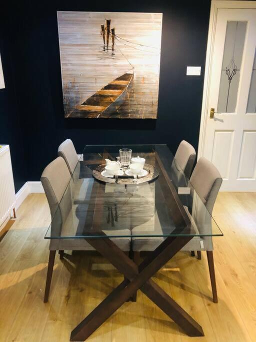 2 Double Bedroom Large Modern Self Contained Apartment Free Parking Camberley Eksteriør billede