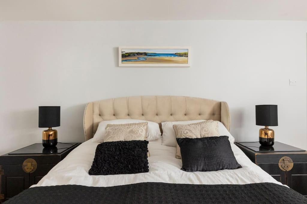 2 Double Bedroom Large Modern Self Contained Apartment Free Parking Camberley Eksteriør billede