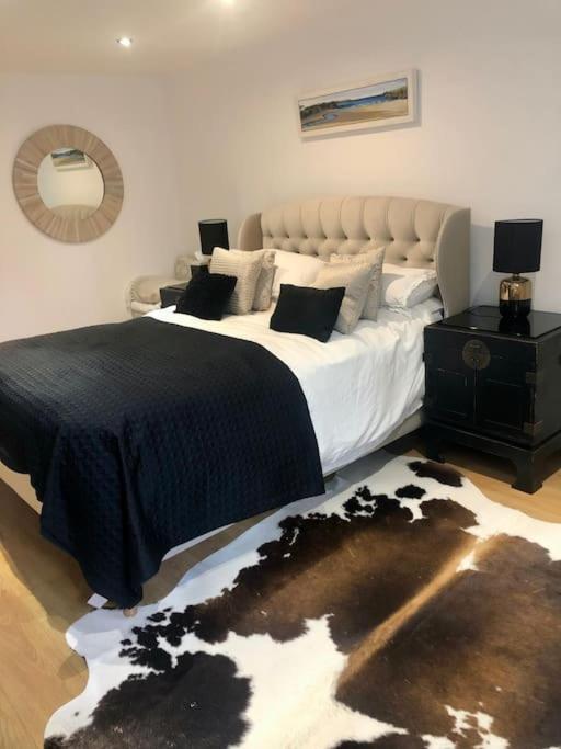 2 Double Bedroom Large Modern Self Contained Apartment Free Parking Camberley Eksteriør billede