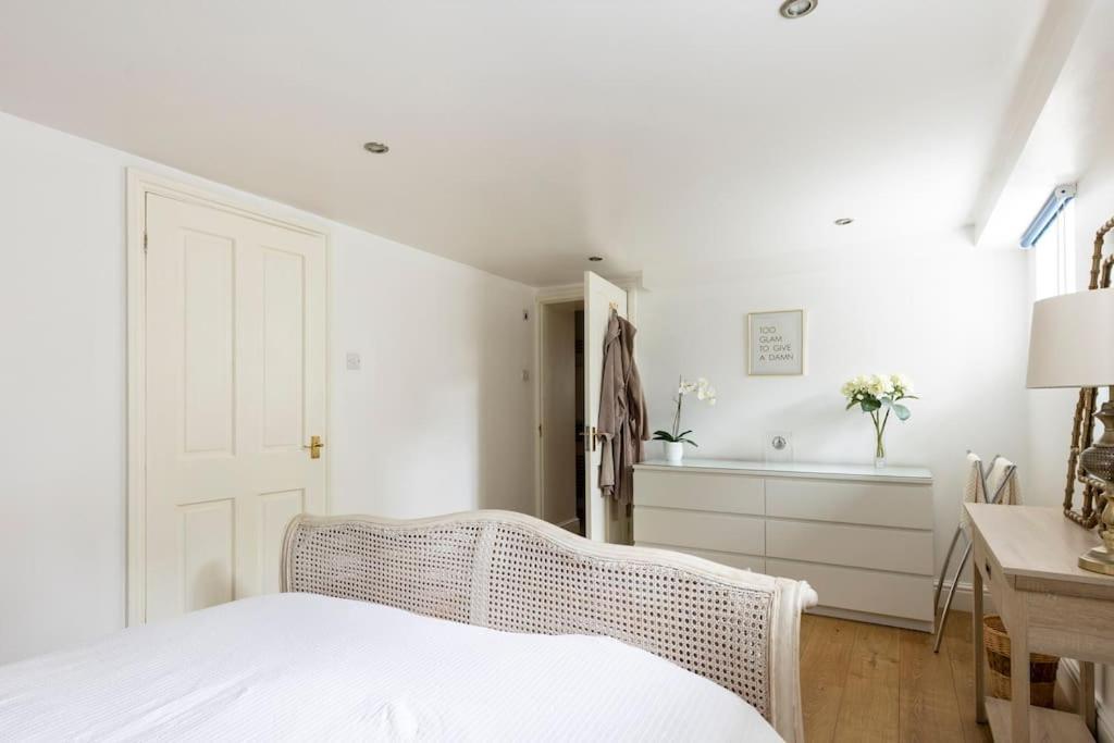 2 Double Bedroom Large Modern Self Contained Apartment Free Parking Camberley Eksteriør billede