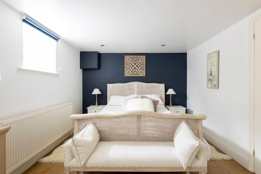 2 Double Bedroom Large Modern Self Contained Apartment Free Parking Camberley Eksteriør billede