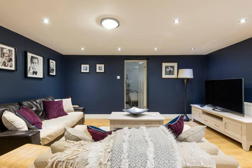 2 Double Bedroom Large Modern Self Contained Apartment Free Parking Camberley Eksteriør billede